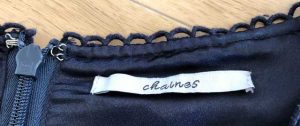 エアークローゼットで届いた紺のワンピースのブランド「chaines」のタグ写真