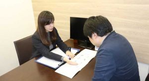 ゼクシィ縁結びエージェント(旧:ゼクシィ縁結びカウンター)でのカウンセリング面談の様子の写真
