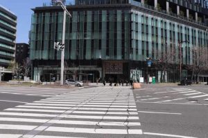 名古屋駅から大名古屋ビルヂングへ渡る横断歩道の写真