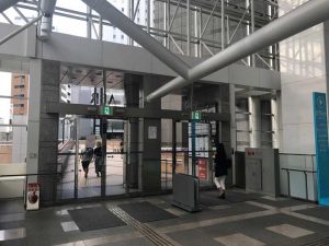 AER(アエル)からソララプラザ方面への出入口写真