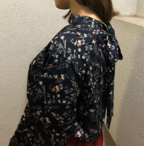 エディストクローゼットで届いた洋服トップスのアップ写真