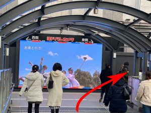 大阪駅ヨドバシカメラの西側・東側の分かれ道前の写真