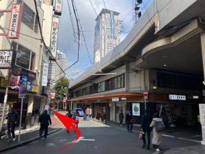 阪急梅田駅の茶屋町口からD.D.HOUSEへ行く道の写真