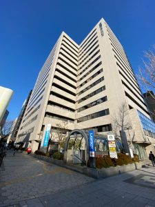 IBJ Matching(旧 PARTY PARTY)なんばラウンジのある御堂筋グランドビルの外観写真