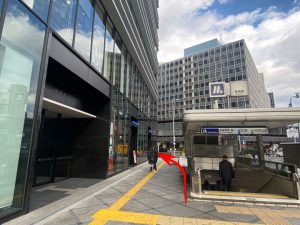 JR東西線の北新地駅兼メトロ四つ橋線の西梅田駅の10号出入口からIBJ Matching(旧 PARTY PARTY)大阪/梅田ラウンジへの行き方の写真