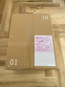 メチャカリから届いたアイテムの段ボール写真