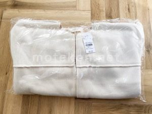 メチャカリでレンタルした裏ボアノーカラーブルゾンのタグ付き新品写真