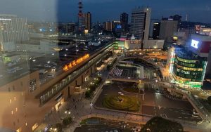 ツヴァイ仙台ラウンジから見た仙台駅前の夜景写真