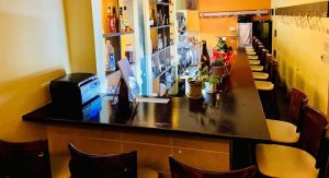 大阪梅田にある婚活バー「Bar TANPOPO」の店内写真